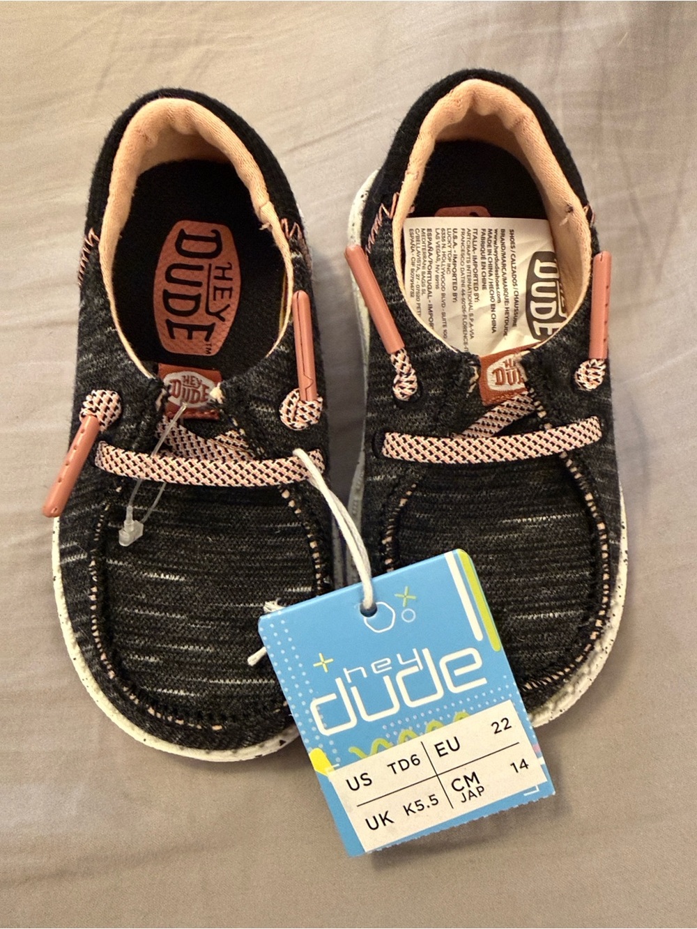 NWT Toddler Wendy Hey Dude slip-on sneakers … size 6 🩷🖤
